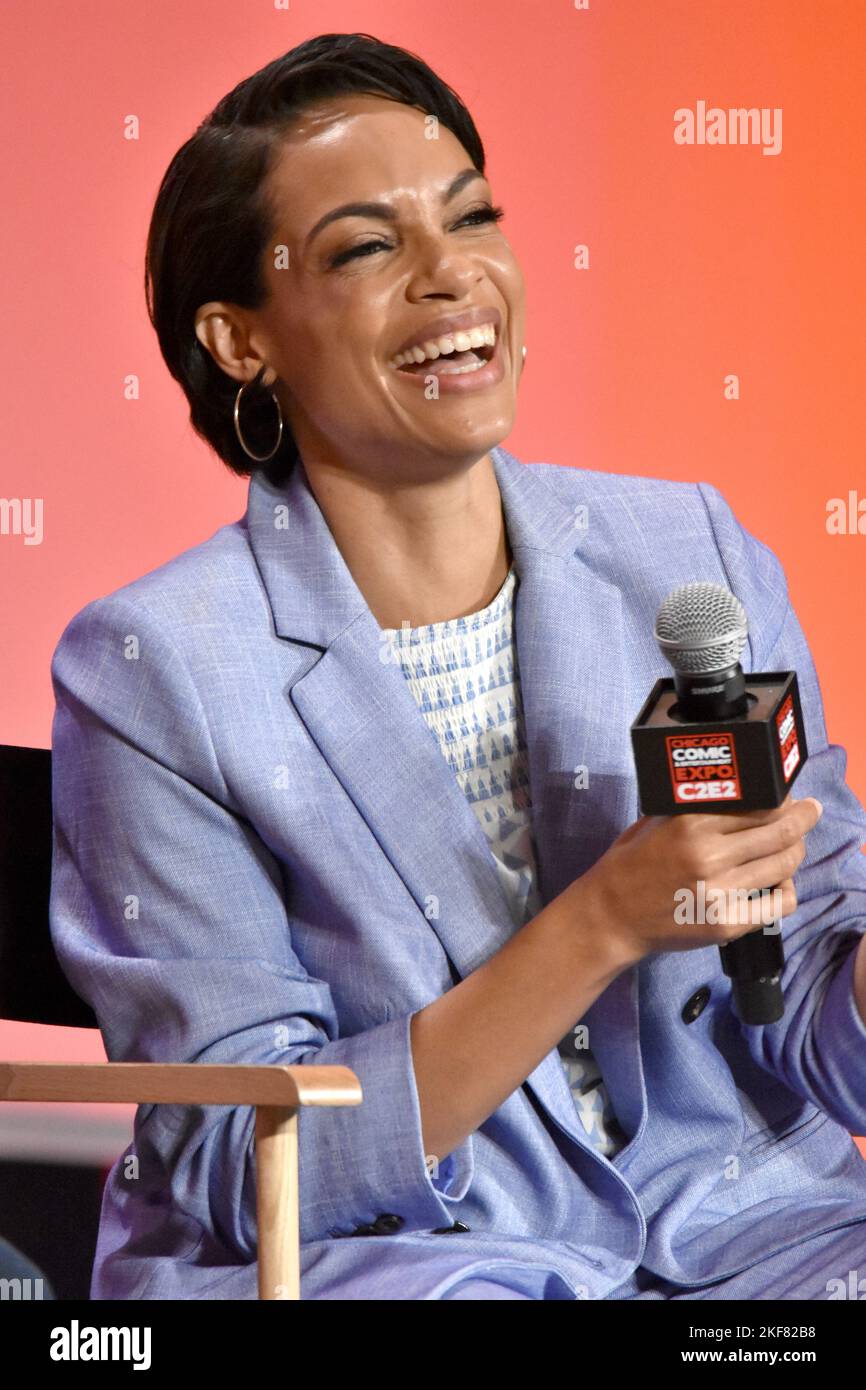 Rosario Dawson accueille des questions-Réponses au C2E2 2022 (Chicago Comic and Entertainment Expo) à McCormick place le dimanche, 7 août 2022 à Chicago, il, États-Unis avec: Rosario Dawson où: Chicago, Illinois, États-Unis quand: 07 août 2022 crédit: Adam Bielawski/WENN.com Banque D'Images