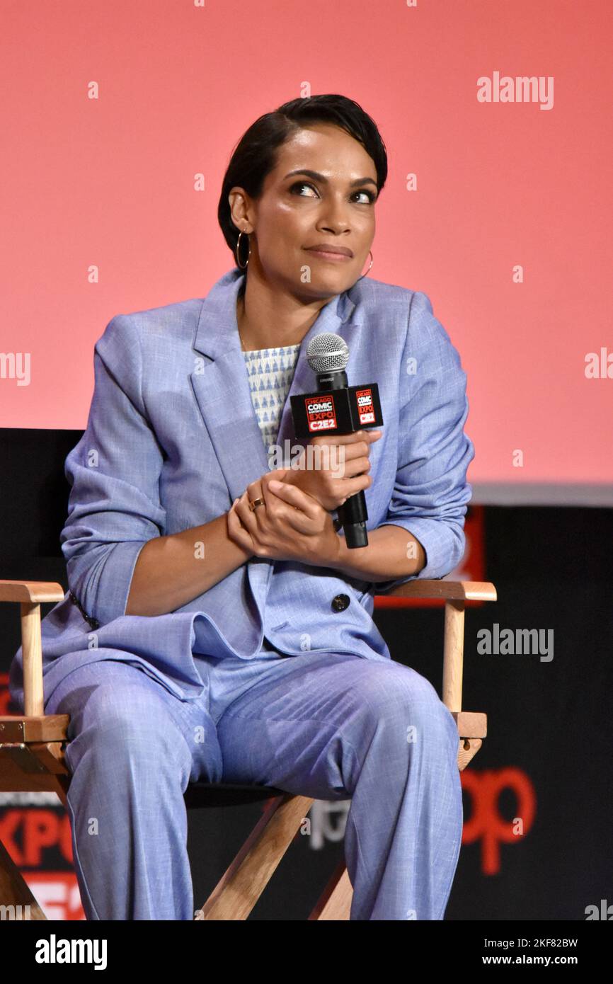 Rosario Dawson accueille des questions-Réponses au C2E2 2022 (Chicago Comic and Entertainment Expo) à McCormick place le dimanche, 7 août 2022 à Chicago, il, États-Unis avec: Rosario Dawson où: Chicago, Illinois, États-Unis quand: 07 août 2022 crédit: Adam Bielawski/WENN.com Banque D'Images