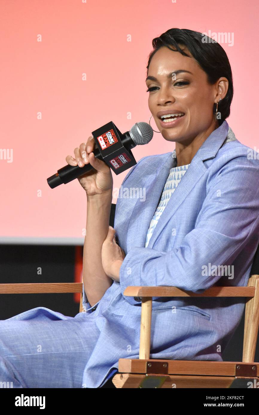 Rosario Dawson accueille des questions-Réponses au C2E2 2022 (Chicago Comic and Entertainment Expo) à McCormick place le dimanche, 7 août 2022 à Chicago, il, États-Unis avec: Rosario Dawson où: Chicago, Illinois, États-Unis quand: 07 août 2022 crédit: Adam Bielawski/WENN.com Banque D'Images