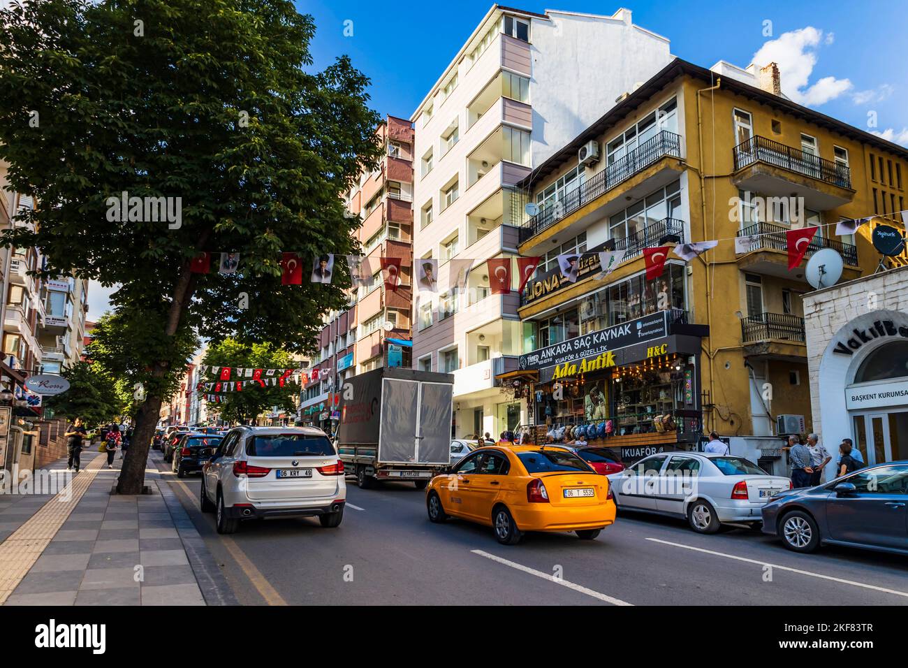 Rue principale (avenue Tunalı Hilmi) au centre-ville, Ankara, Turquie, Anatolie, Asie mineure, Asie Banque D'Images