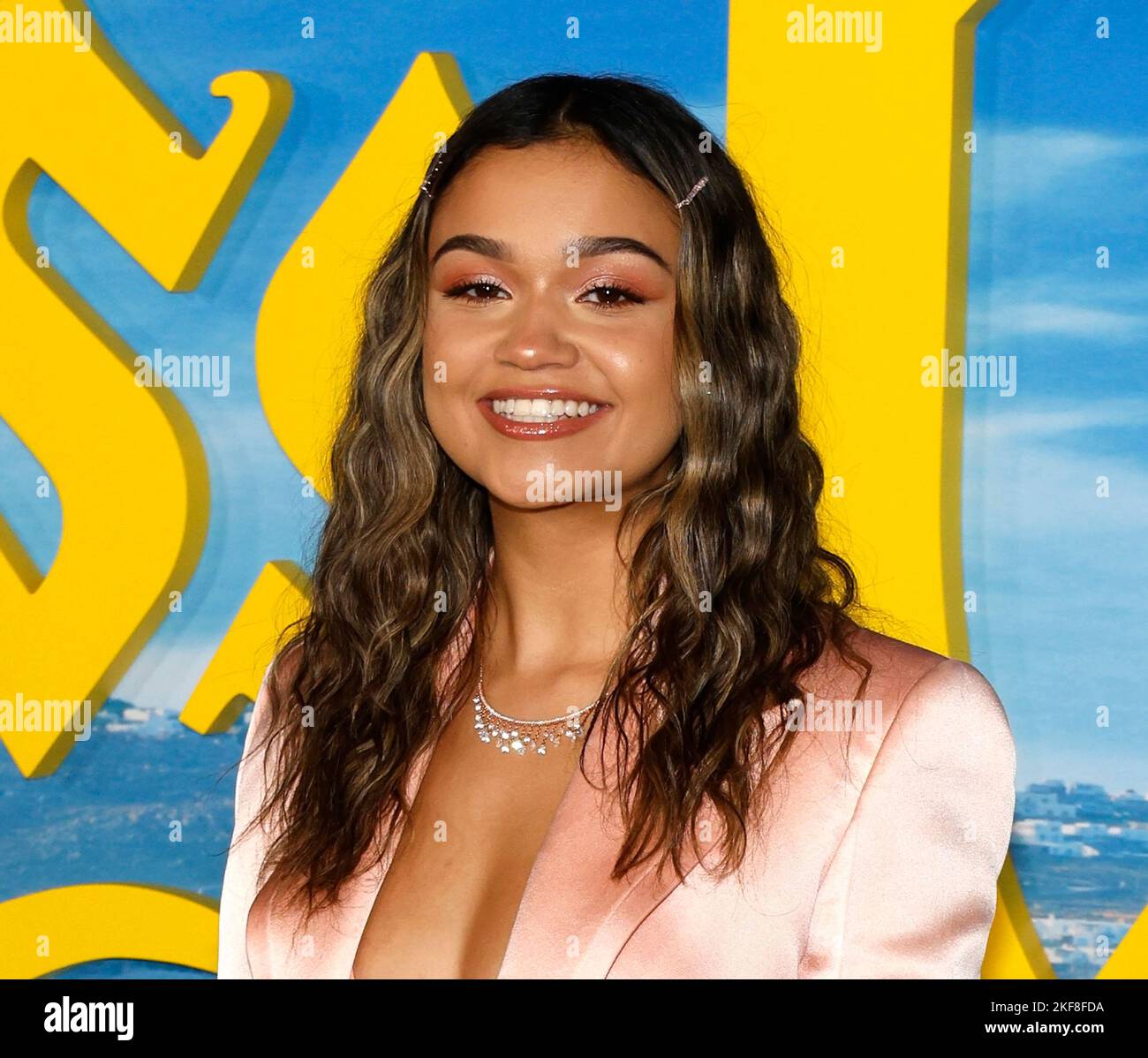 Filme Und Serien Von Madison Bailey Los Angeles, CA, - 14 novembre 2022 : Madison Bailey arrive à la