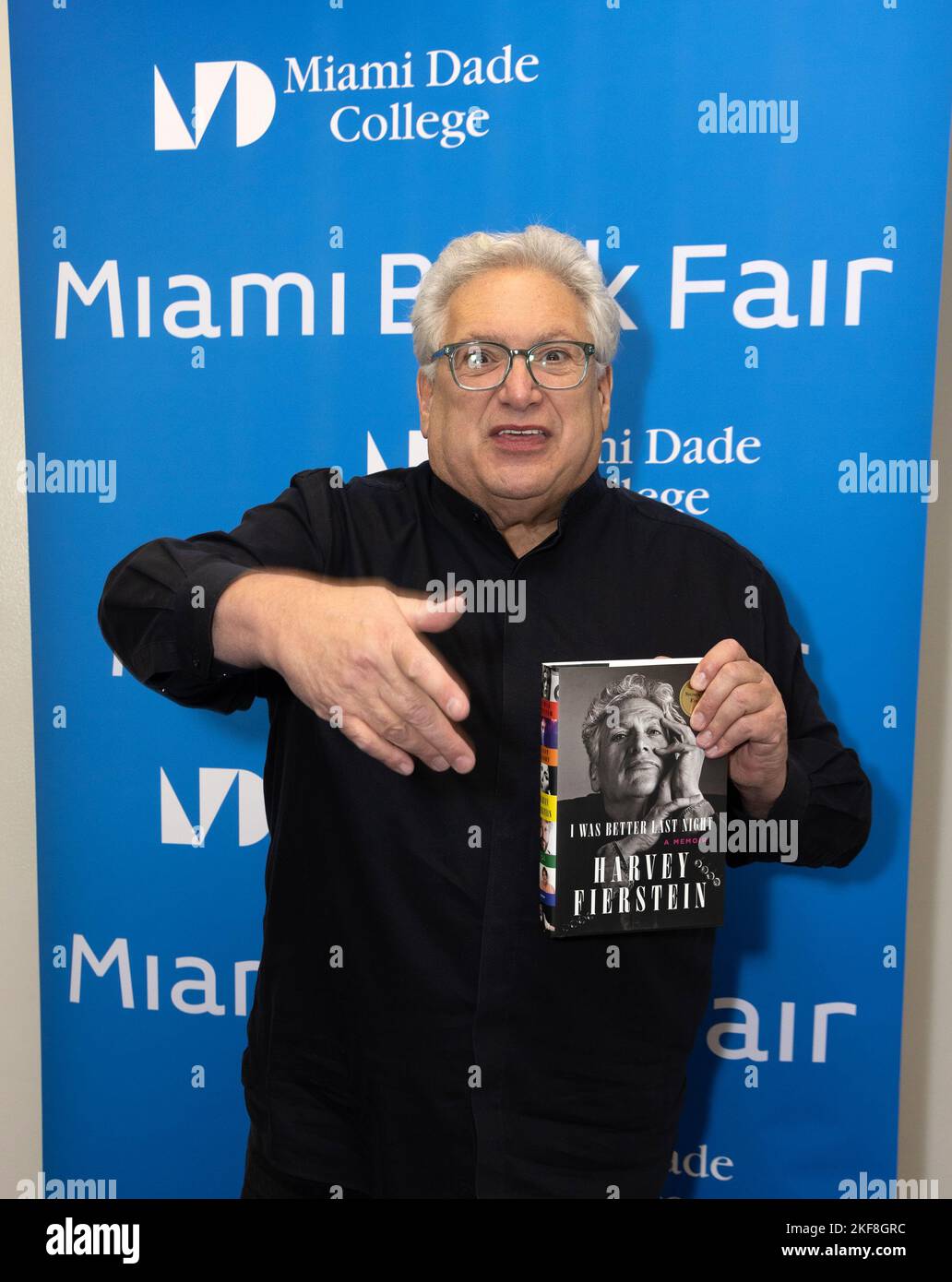 Miami, États-Unis d'Amérique. 16th novembre 2022. MIAMI, FL - 16 NOV: Harvey Fierstein est vu pendant la foire du livre de Miami sur 16 novembre 2022 à Miami, Floride. (Photo par Alberto E. Tamargo/Sipa USA) crédit: SIPA USA/Alay Live News Banque D'Images