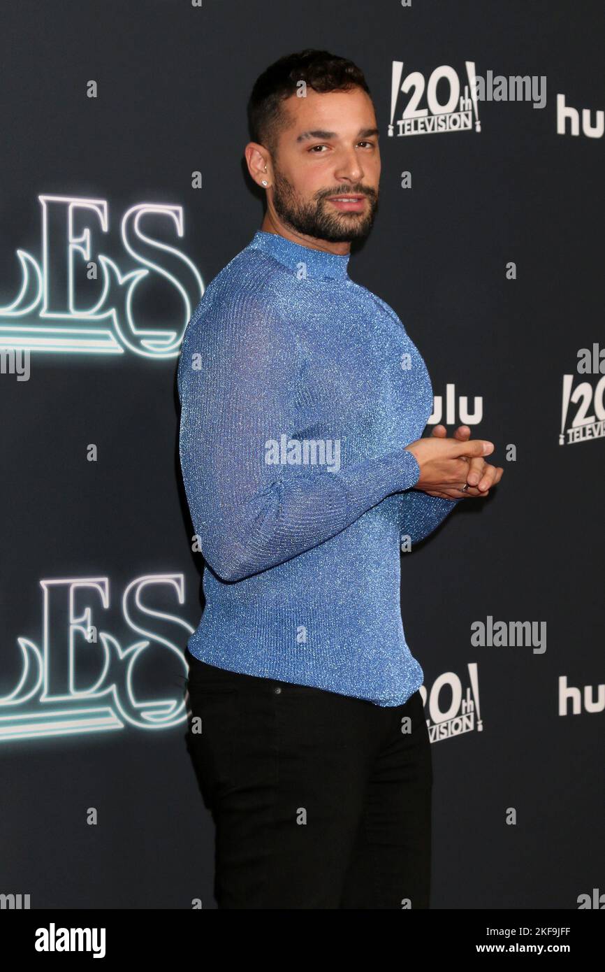 LOS ANGELES - 15 NOVEMBRE : Johnny Sibilly à la première de Chippendales au Pacific Design Center on 15 novembre 2022 à West Hollywood, CA Banque D'Images