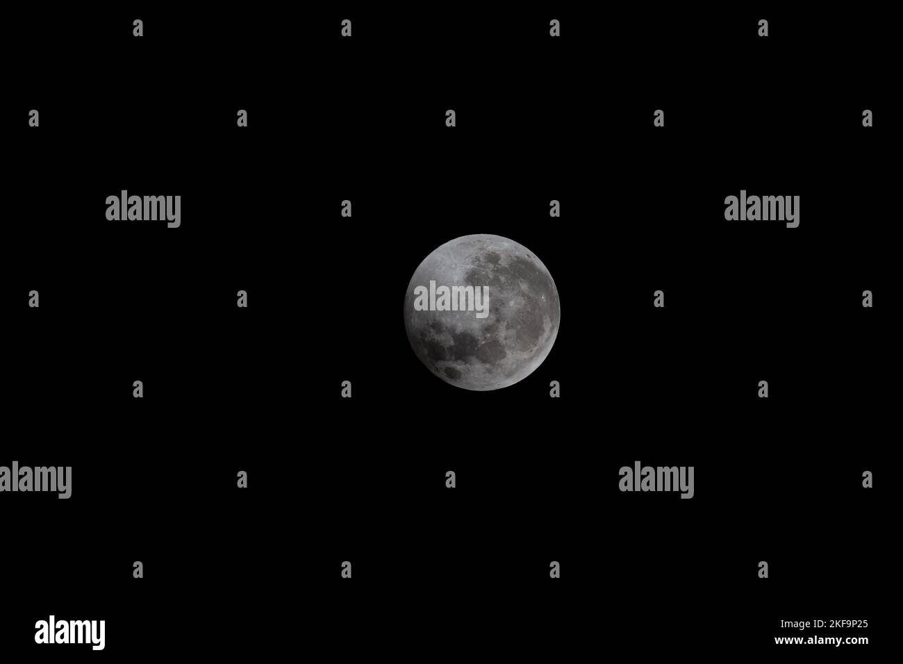 Très proche de la pleine lune Banque D'Images