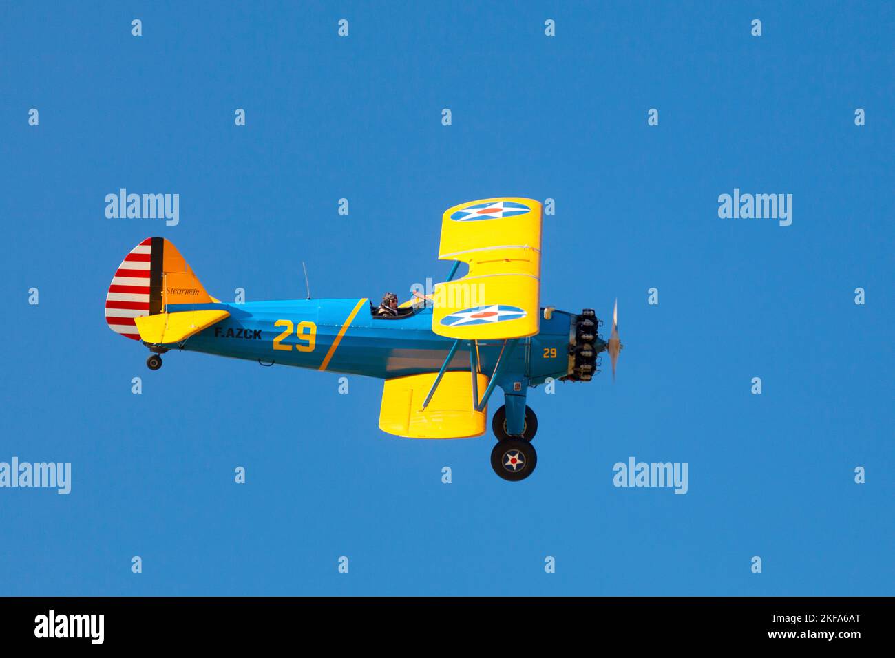 Morlaix, France - 18 septembre 2022 : le modèle Staarman 75 est un biplan autrefois utilisé comme avion d'entraînement militaire. Banque D'Images