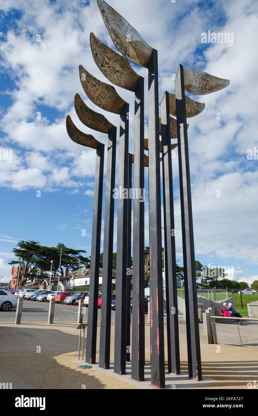 Newcastle, County Down, Northern Ireland 28 septembre 2021 - travaux d'art sur la promenade de Newcastle en l'honneur de la contribution de Harry Ferguson à l'aviation Banque D'Images