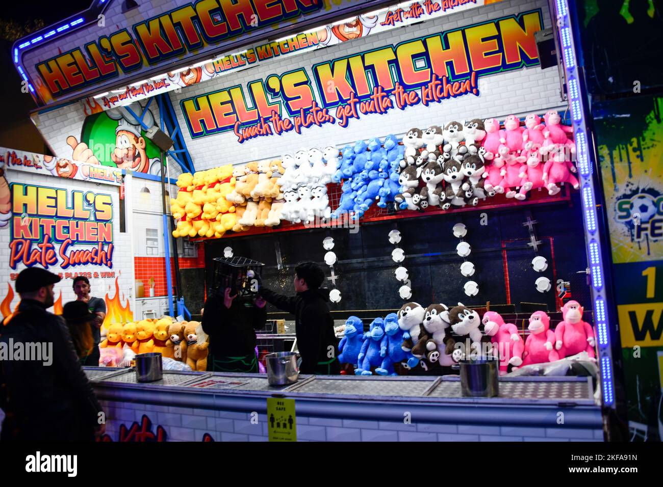 Gagnez un prix coloré sur le jeu d'alley de Sideshow au Royal Melbourne Show, Melbourne Victoria VIC, Australie Banque D'Images