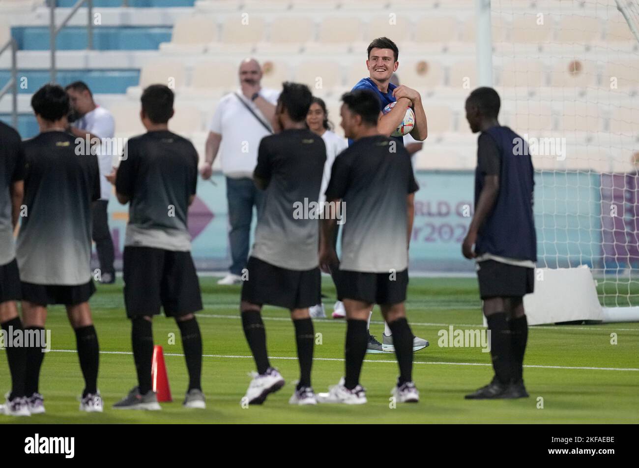 Harry Maguire en Angleterre lors d'un événement d'engagement communautaire au stade du club sportif Al Wakrah à Al Wakrah, au Qatar. Date de la photo: Jeudi 17 novembre 2022. Banque D'Images