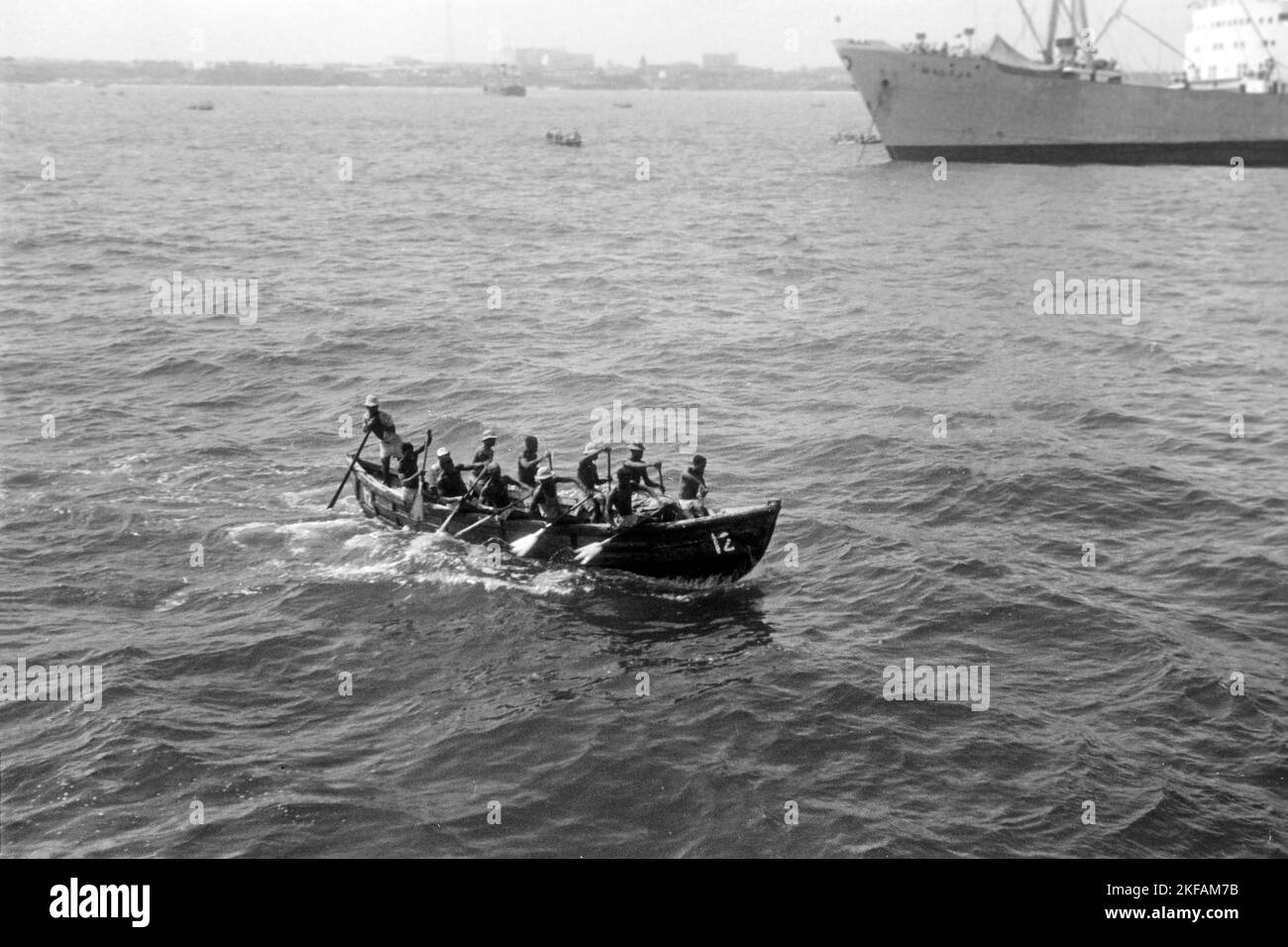 Hafenarbeiter vor der Küste von Accra, Ghana, 1959. Dockers au large des côtes d'Accra, Ghana, 1959. Banque D'Images