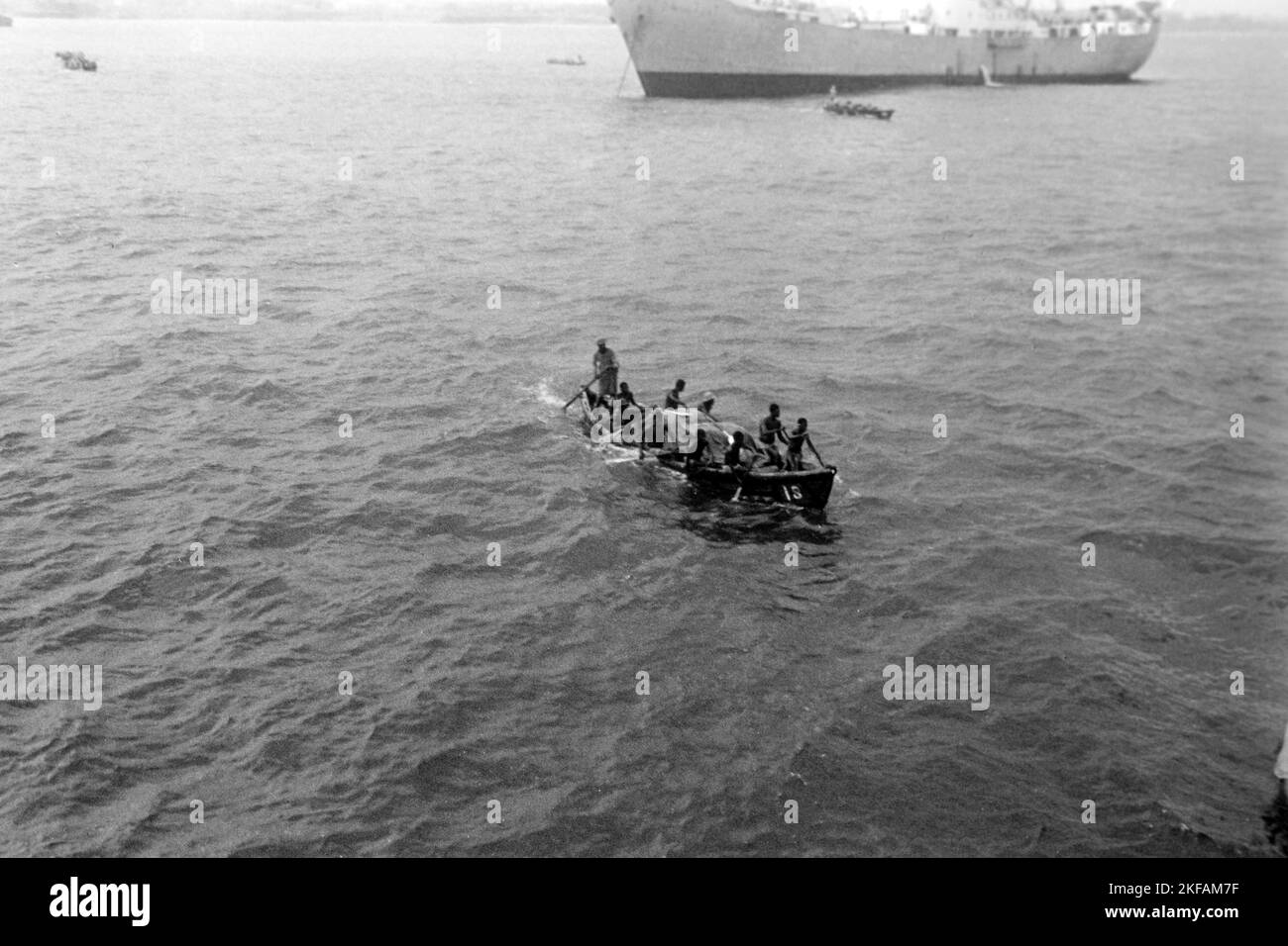 Hafenarbeiter vor der Küste von Accra, Ghana, 1959. Dockers au large des côtes d'Accra, Ghana, 1959. Banque D'Images