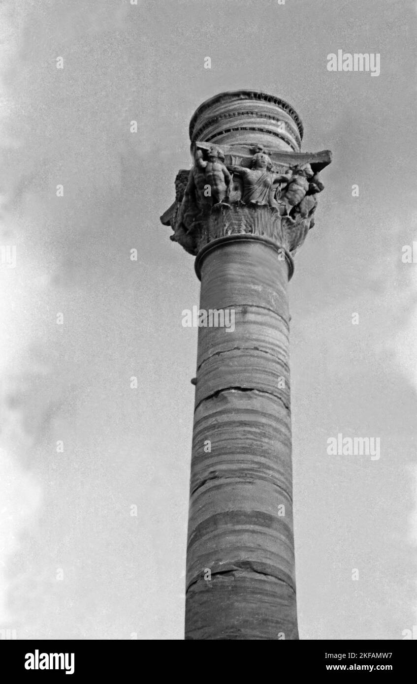 Säule im Hafen von Korfu, Griechenland, 1950er Jahre. Une colonne au port de Corfou, Grèce, 1950s. Banque D'Images