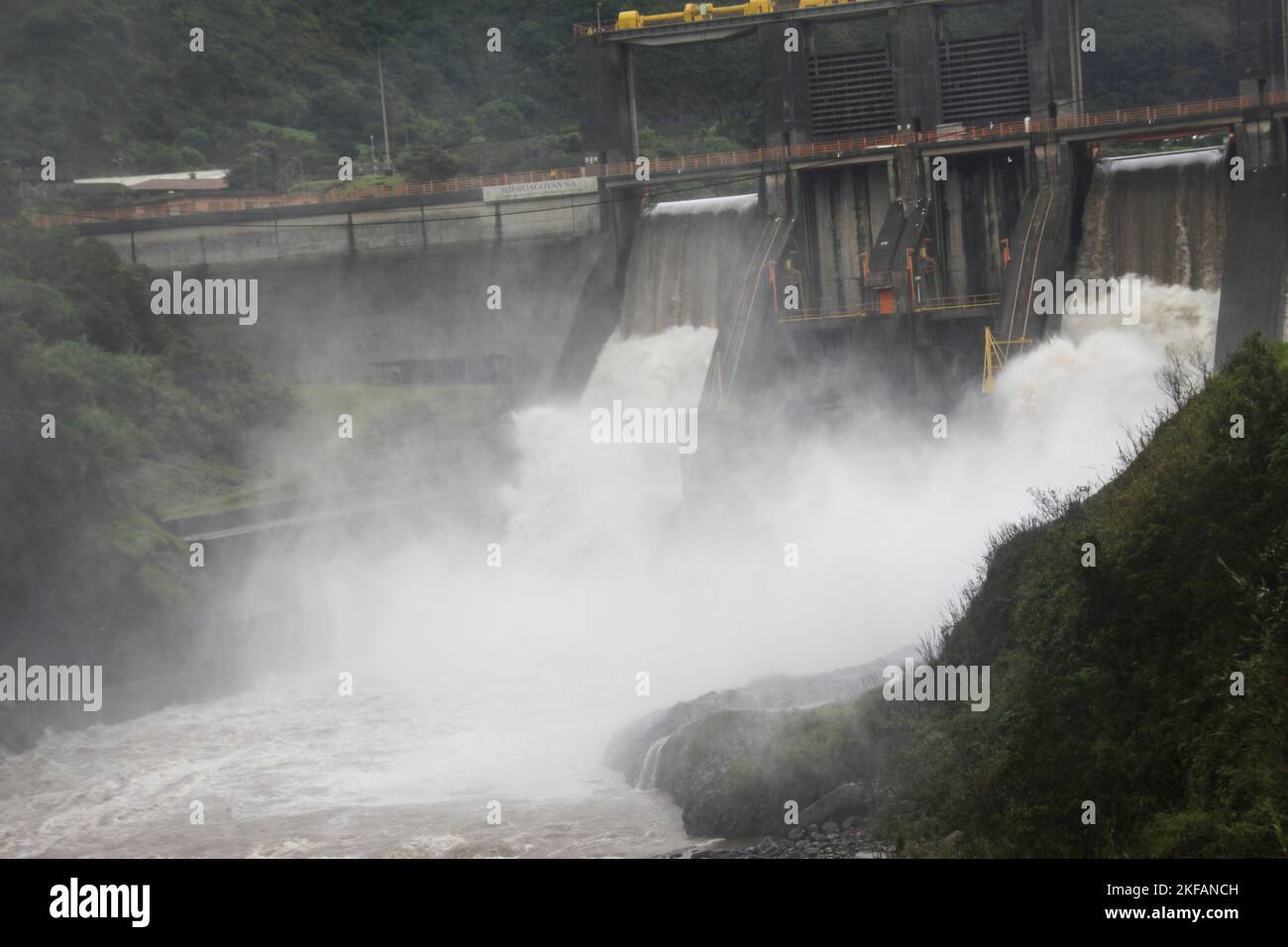 La centrale hydroélectrique de barrage à Baños, en Équateur, sur le Rio Pastaza Banque D'Images