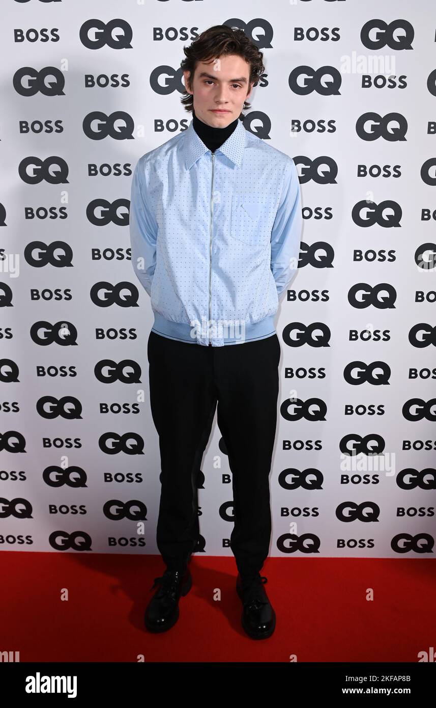 16 novembre 2022, Londres, Royaume-Uni. Louis Partridge arrive aux GQ Men of the Year Awards 2022, à l'hôtel Mandarin Oriental Hyde Park. Crédit : Doug Peter Banque D'Images