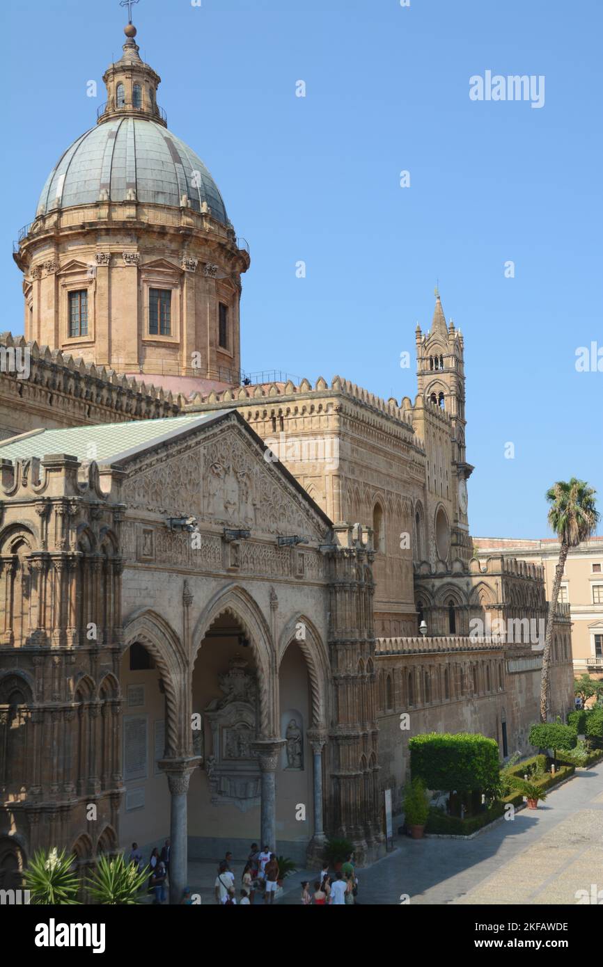 La cathédrale normande de style arabe de Palerme est le principal lieu de culte catholique dans la ville de Palerme et le siège de l'archevêque de la métropole Banque D'Images