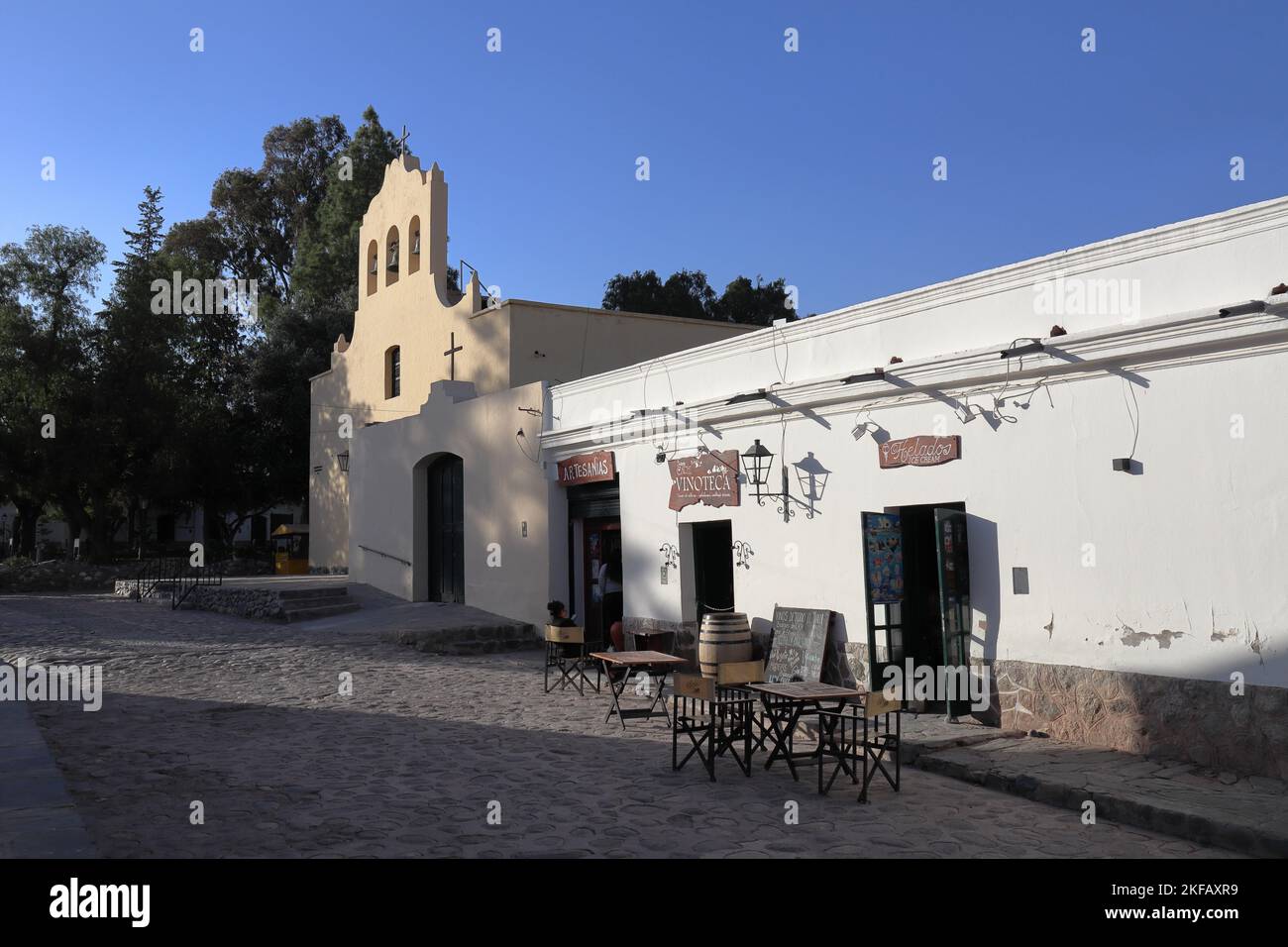 Cachi, Argentine - 2 novembre 2022 : maisons coloniales à Cachi sur les andes argentines Banque D'Images