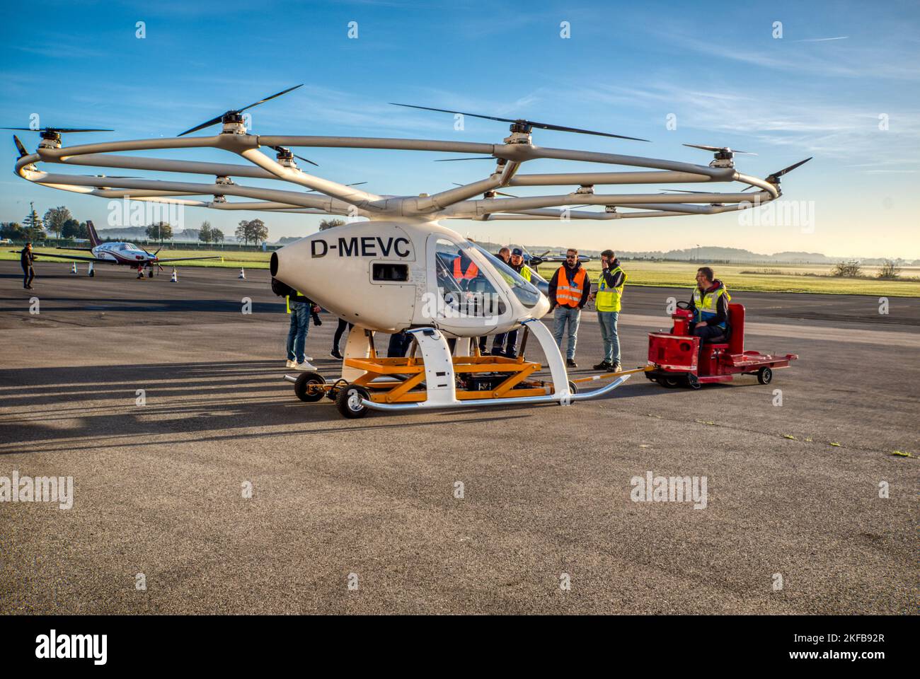 Taxi aérien eVTOL. Volocopter VoloCity dans un vertiport de l'aérodrome de Pontoise-Corneilles, au nord-ouest de Paris, France Banque D'Images