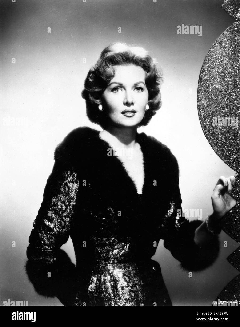 RHONDA FLEMING 1958 Portrait publicitaire pour ALIAS JESSE JAMES 1959 réalisateur NORMAN Z. McLeod Hope Enterprises / United Artists Banque D'Images