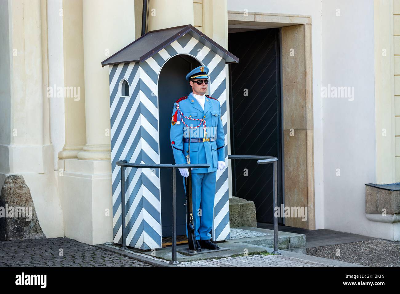 Prague, République tchèque, 28 juillet: Garde d'honneur à l'entrée du château de Prague, 28 juillet 2022. Banque D'Images