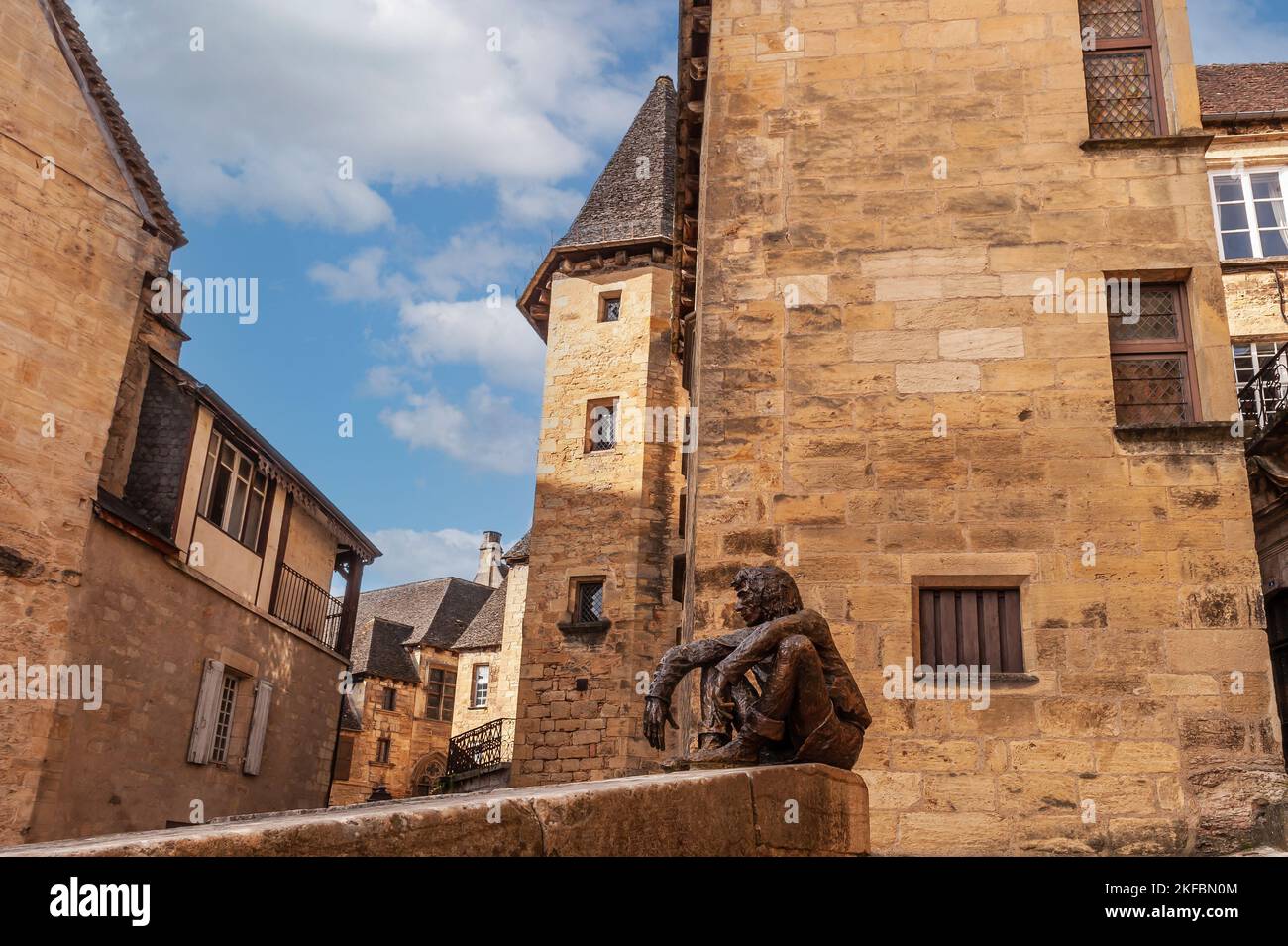 Sculpture typique dans le centre ville de Sarlat la Caneda, dans le Périgord, Dordogne, Nouvelle-Aquitaine, France Banque D'Images