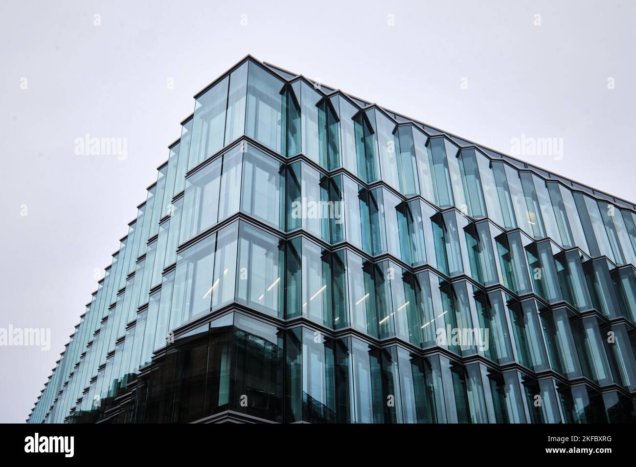 Berlin, Allemagne - sept 2022: Bâtiment de bureau moderne façade en verre du bâtiment administratif du Bundestag allemand à Wilhelmstraße Banque D'Images