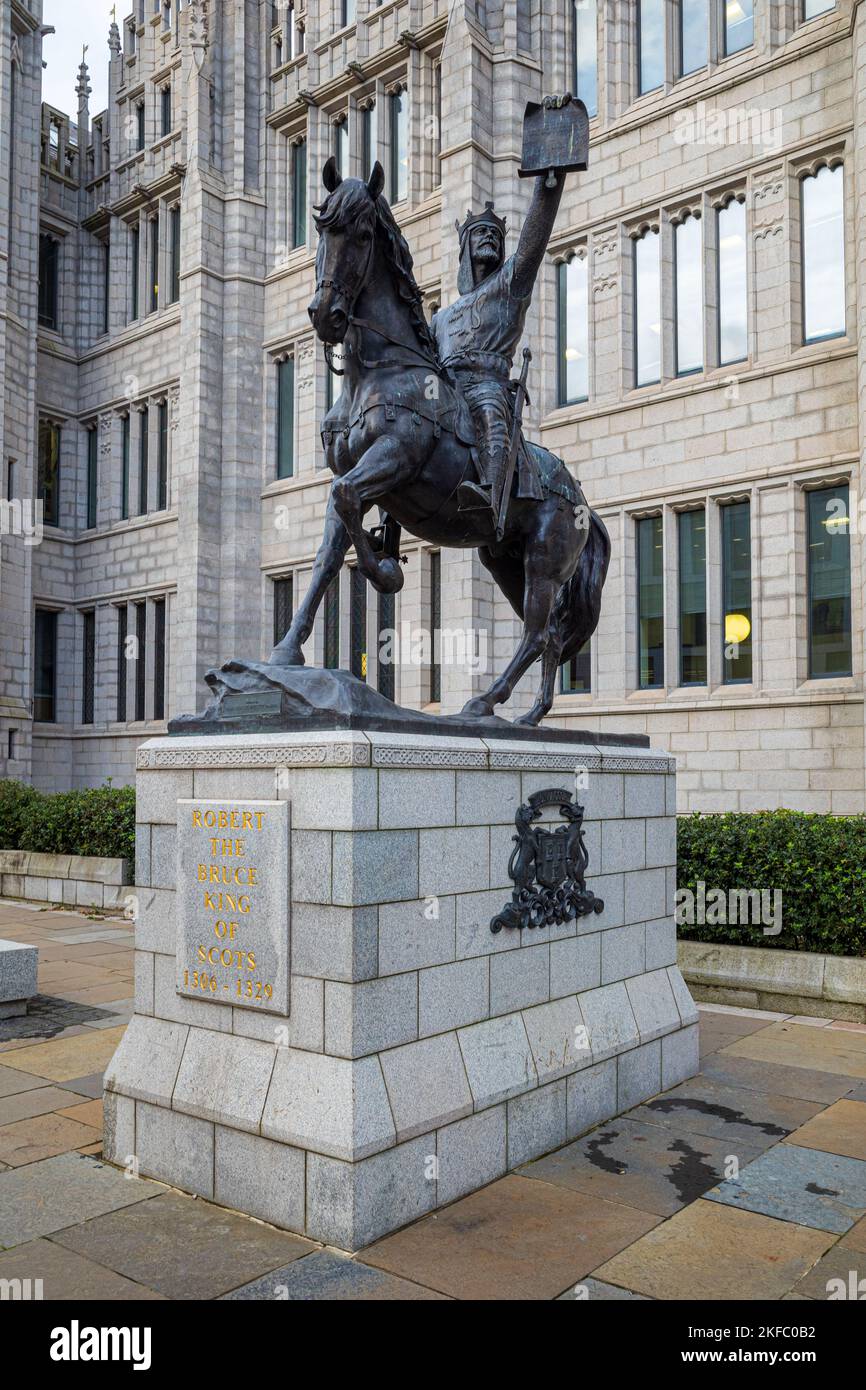 Robert le roi Bruce d'Écosse 1306 - 1329 - statue commémorative de Robert le Bruce à Aberdeen. Érigé en 2011, le sculpteur Alan Beattie Herriot. Banque D'Images