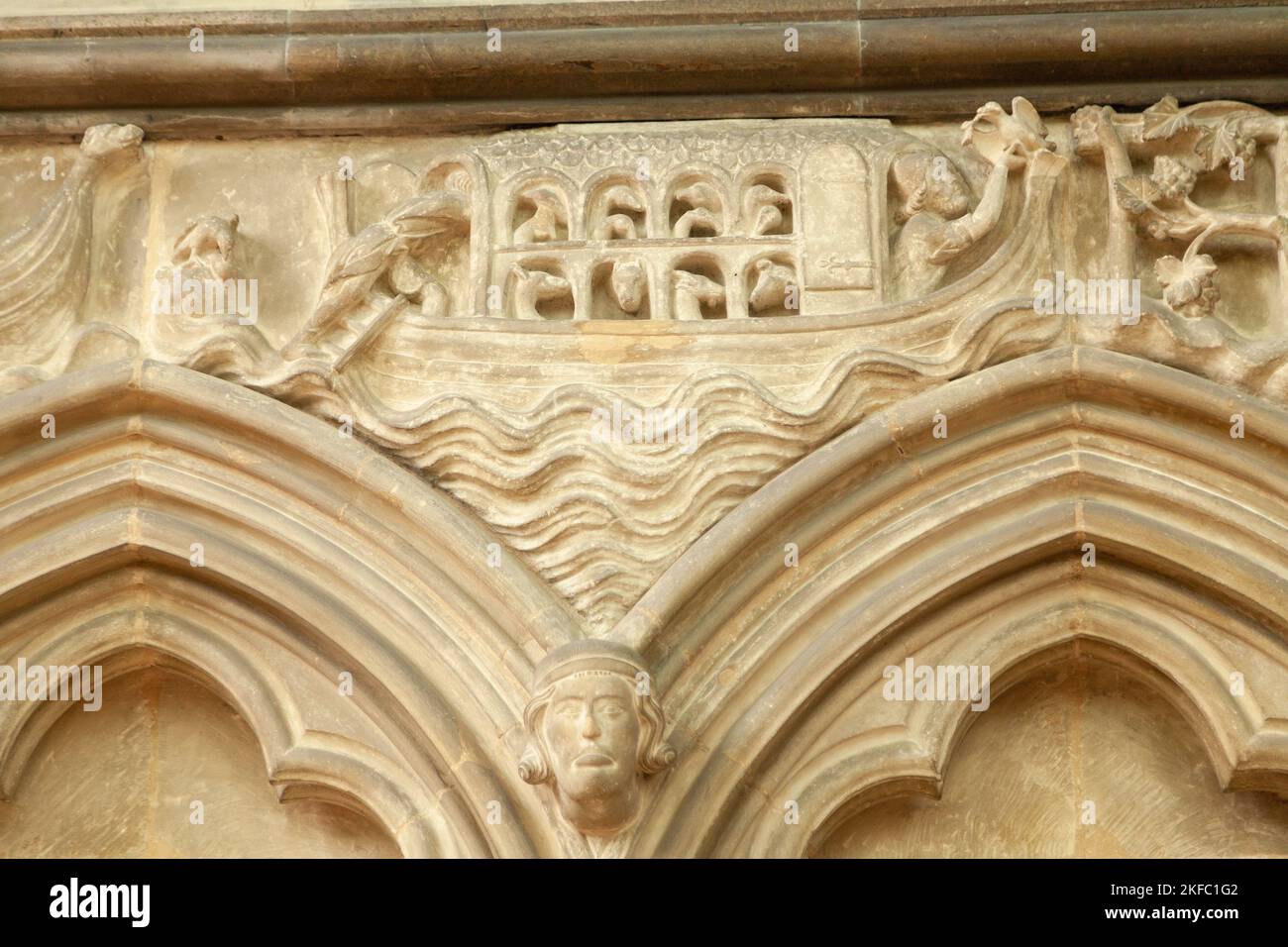 Détail de la frise médiévale de Noé's Ark dans la Maison du Chapitre de la Cathédrale de Salisbury Banque D'Images