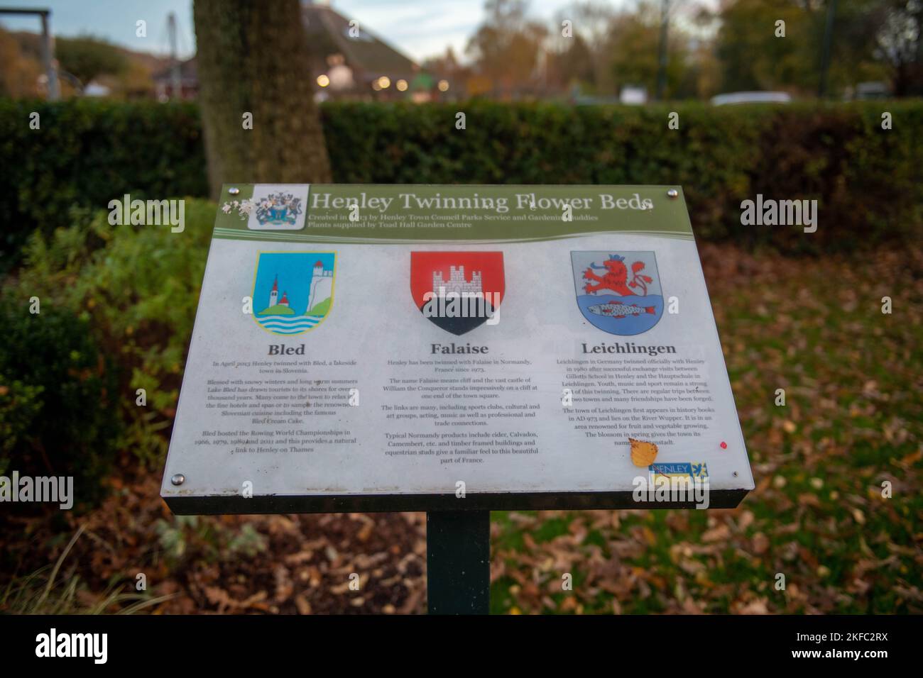 Tableau d'information des lits de fleurs Henley Twinning Banque D'Images