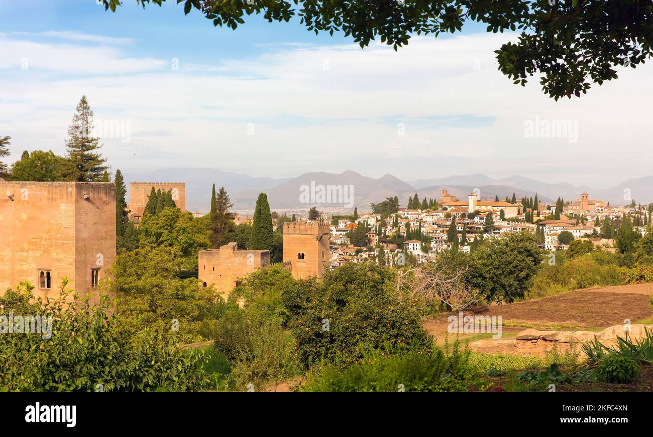 Paysage urbain d'Albaicín vu de l'Alhambra, Grenade, Andalousie, Espagne Banque D'Images
