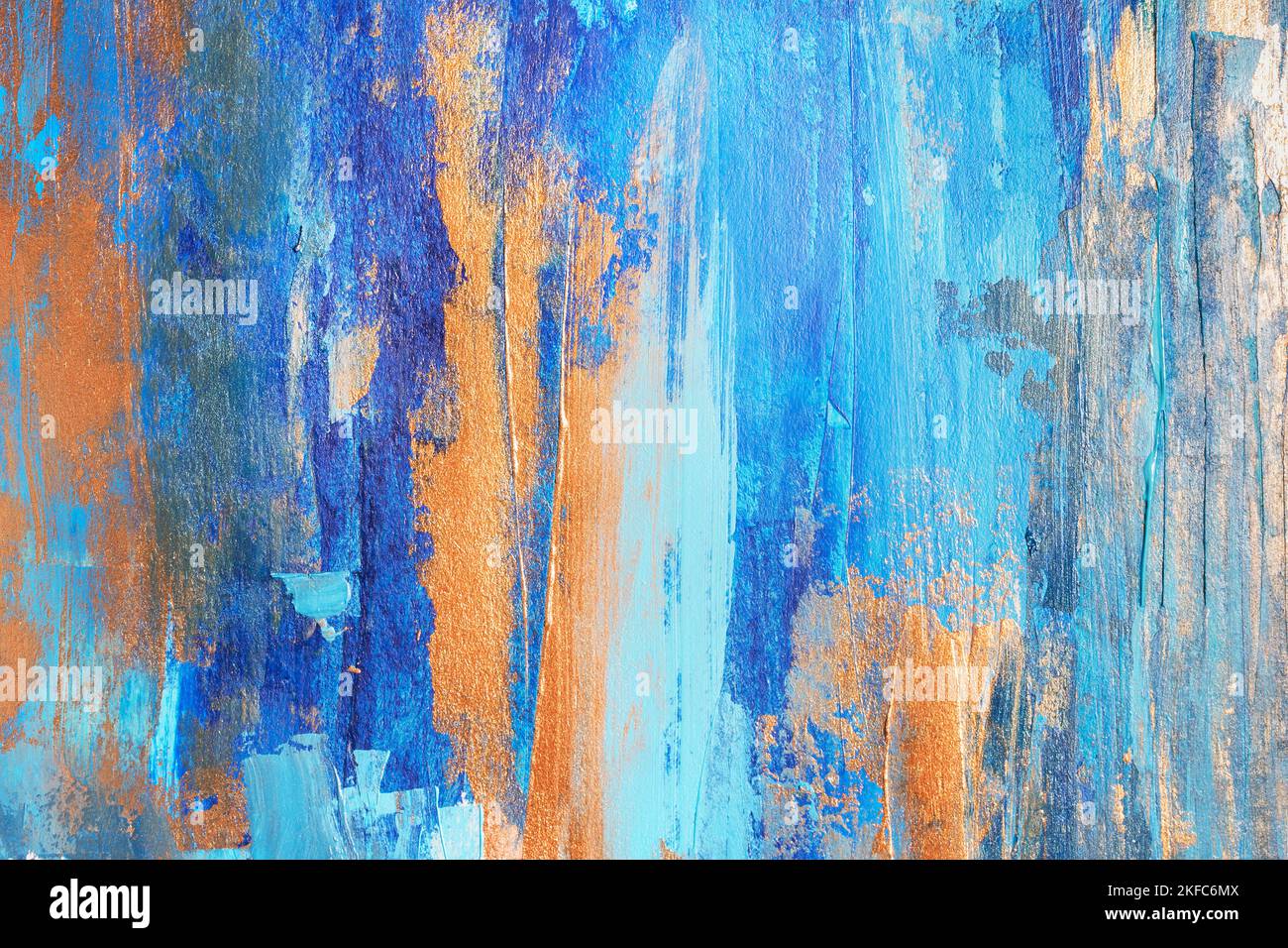 Couleur abstraite peinture acrylique arrière-plan avec des traits bleus et dorés à la main Banque D'Images