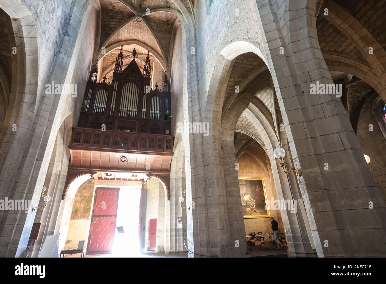 Cathédrale Saint-Flour,Pierre de Basalte,style,gothique,Cathédrale Saint Pierre de Saint Fleur,at,Saint-Flour,St Flour,Saint-Flour,attrayant,village,médiéval,est une,commune, dans, Cantal, département, dans, Auvergne, région, Auvergne-Rhône-Alpes, France, Centre-Sud, Environ 100 km au sud de, Clermont-Ferrand.Near,A75,free,autoroute, France,France,France,Europe,européenne,la ville est divisée en deux parties distinctes - une ville haute, située sur une falaise rocheuse au-dessus de la rivière, et une ville basse.magnifique cathédrale, qui se trouve fièrement à 892m (la plus haute en Europe) au coeur de la vieille ville. Banque D'Images