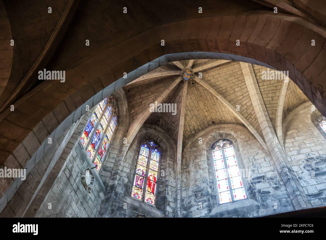 Cathédrale Saint-Flour,Pierre de Basalte,style,gothique,Cathédrale Saint Pierre de Saint Fleur,at,Saint-Flour,St Flour,Saint-Flour,attrayant,village,médiéval,est une,commune, dans, Cantal, département, dans, Auvergne, région, Auvergne-Rhône-Alpes, France, Centre-Sud, Environ 100 km au sud de, Clermont-Ferrand.Near,A75,free,autoroute, France,France,France,Europe,européenne,la ville est divisée en deux parties distinctes - une ville haute, située sur une falaise rocheuse au-dessus de la rivière, et une ville basse.magnifique cathédrale, qui se trouve fièrement à 892m (la plus haute en Europe) au coeur de la vieille ville. Banque D'Images