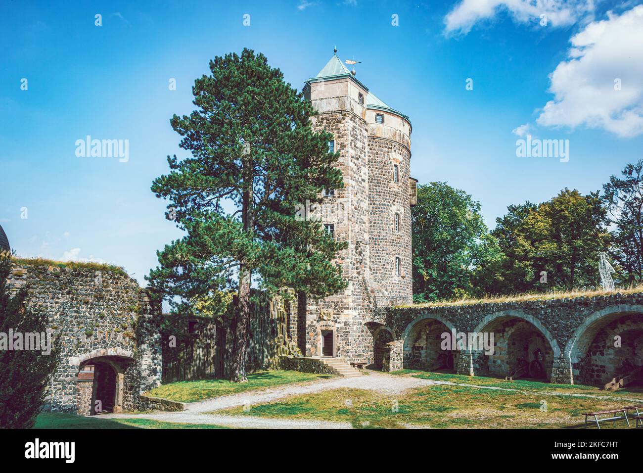 Château de Stolpen en Suisse saxonne. Tour de la comtesse des prisonniers Cosel et siège des évêques de Meissen. Vieux murs, ruines et ruines de château. Banque D'Images