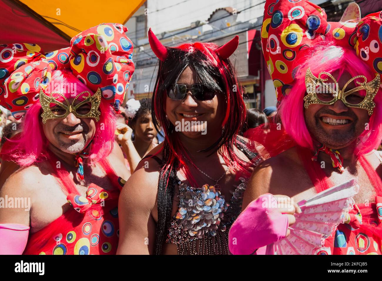 Salvador, Bahia, Brésil - 08 février 2016: Les gens sont habillés et dansent pendant le carnaval de quartier dans la ville de Salvador, appelé Troca Banque D'Images