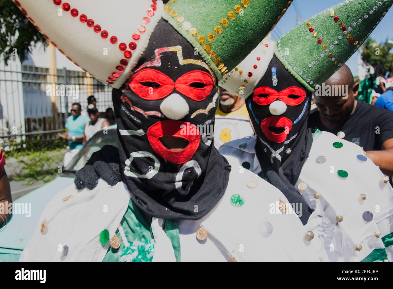 Salvador, Bahia, Brésil - 08 février 2016: Les gens sont habillés et dansent pendant le carnaval de quartier dans la ville de Salvador, appelé Troca Banque D'Images