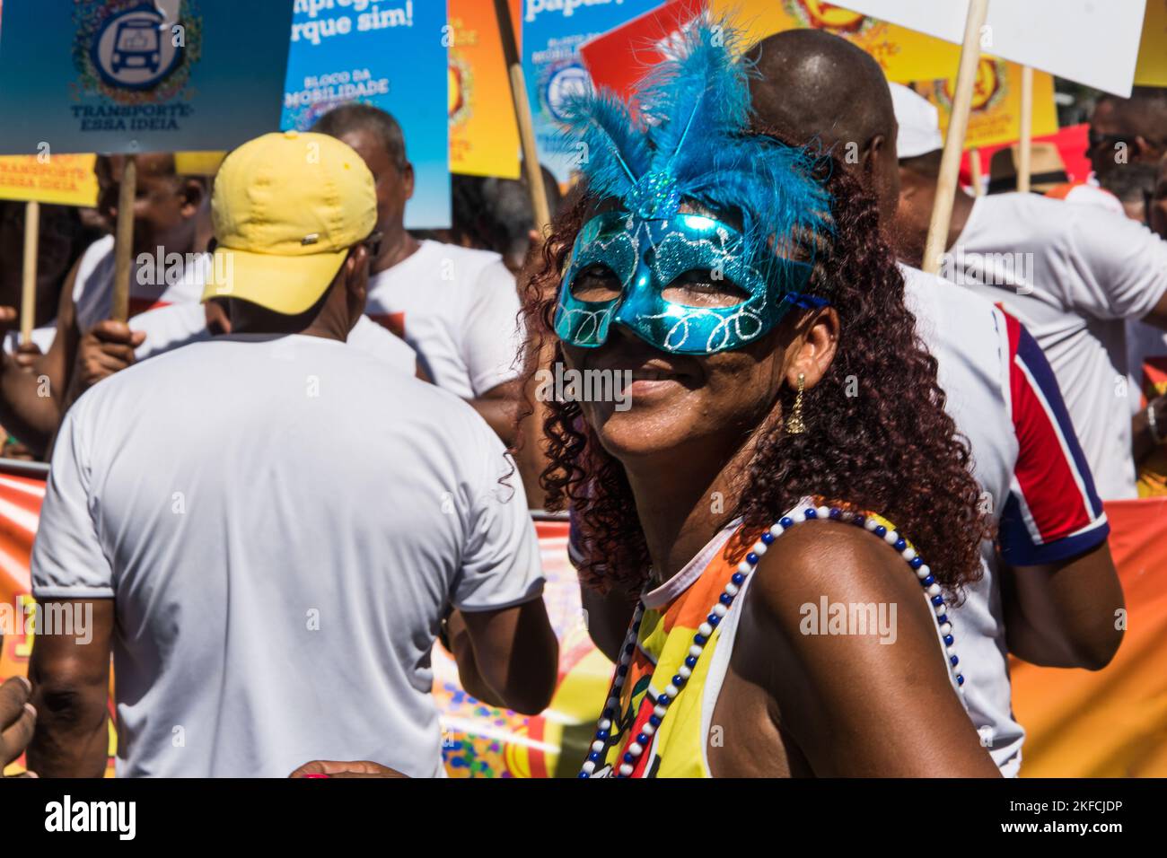 Salvador, Bahia, Brésil - 08 février 2016: Les gens sont habillés et dansent pendant le carnaval de quartier dans la ville de Salvador, appelé Troca Banque D'Images