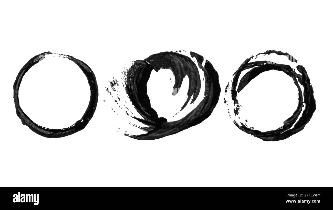 ensemble de tirages ronds de peinture noire sur fond blanc. Banque D'Images
