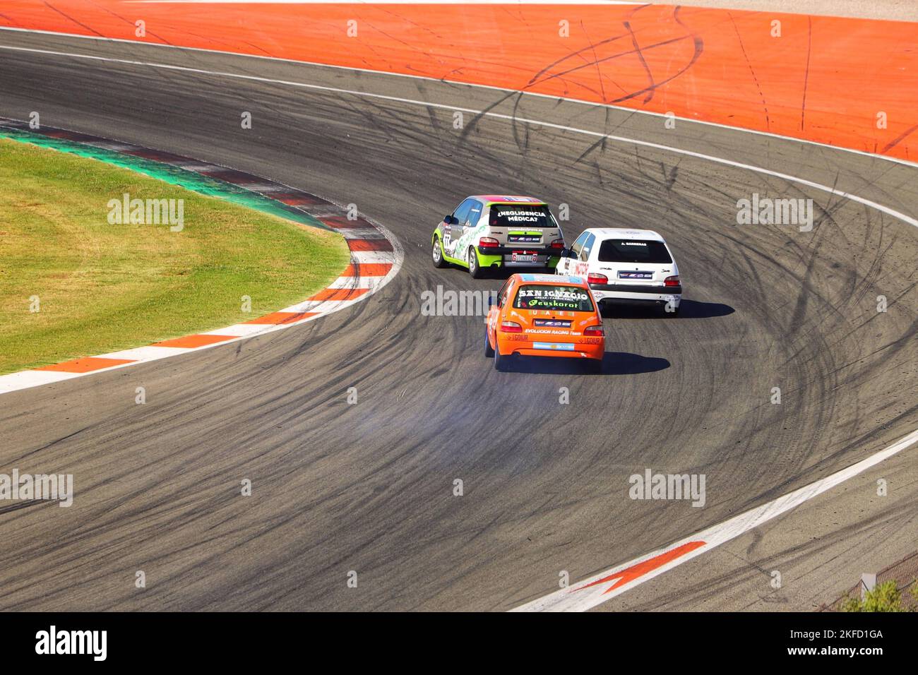 Une course automobile à la coupe Citroën Saxo dans le circuit Ricardo Tormo, Valence, Espagne Banque D'Images