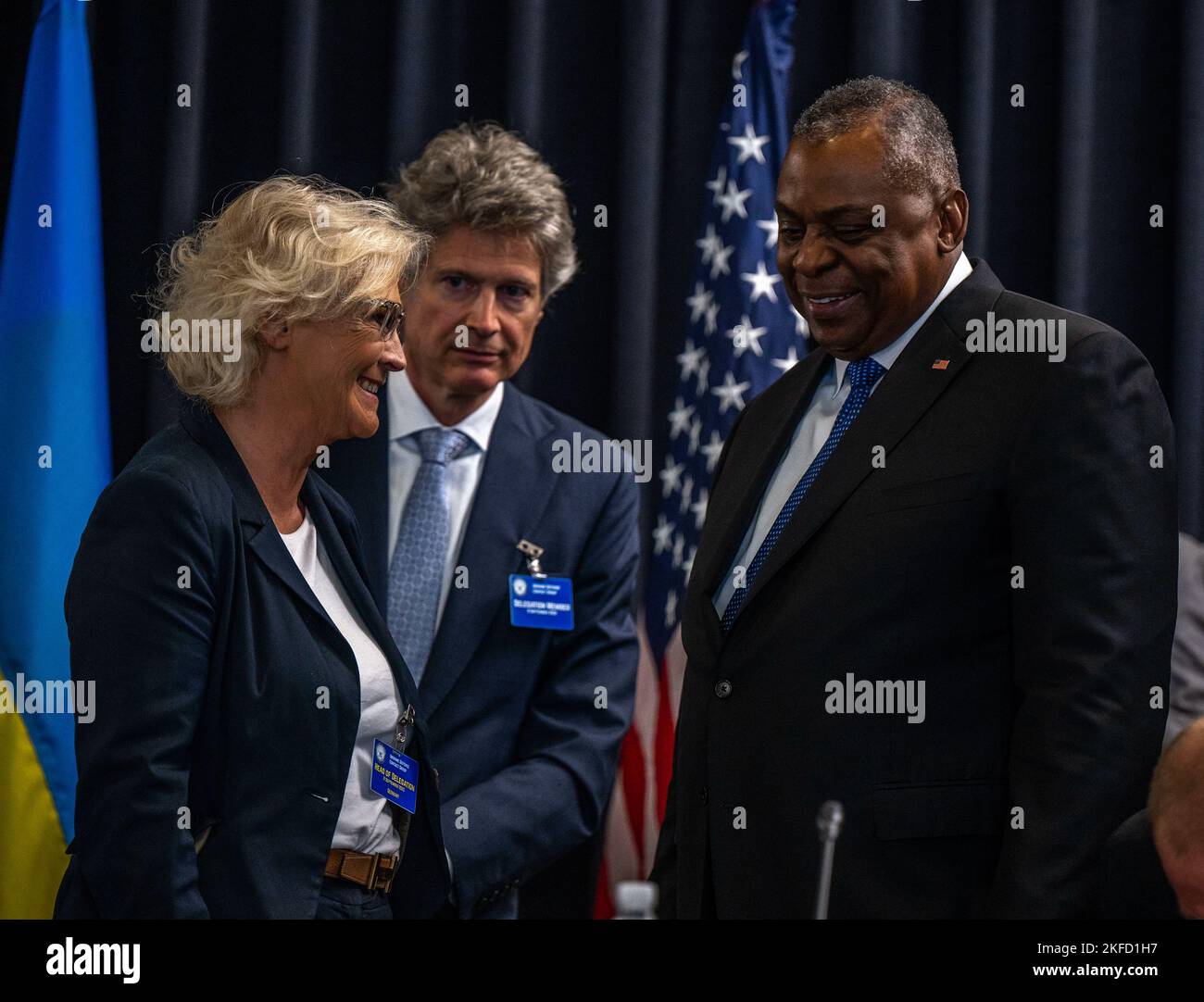 Le secrétaire à la Défense, Lloyd J. Austin lll, rencontre ses homologues de l'OTAN et d'autres nations au cours du Groupe de contact sur la défense de l'Ukraine pour discuter des besoins actuels et futurs de l'Ukraine, base aérienne de Ramstein, Allemagne, le 8 septembre 2022. Il s'agit de la cinquième réunion de l'UDCG, qui a été organisée à Ramstein pour discuter du soutien des États-Unis, de leurs alliés et de leurs partenaires. Banque D'Images