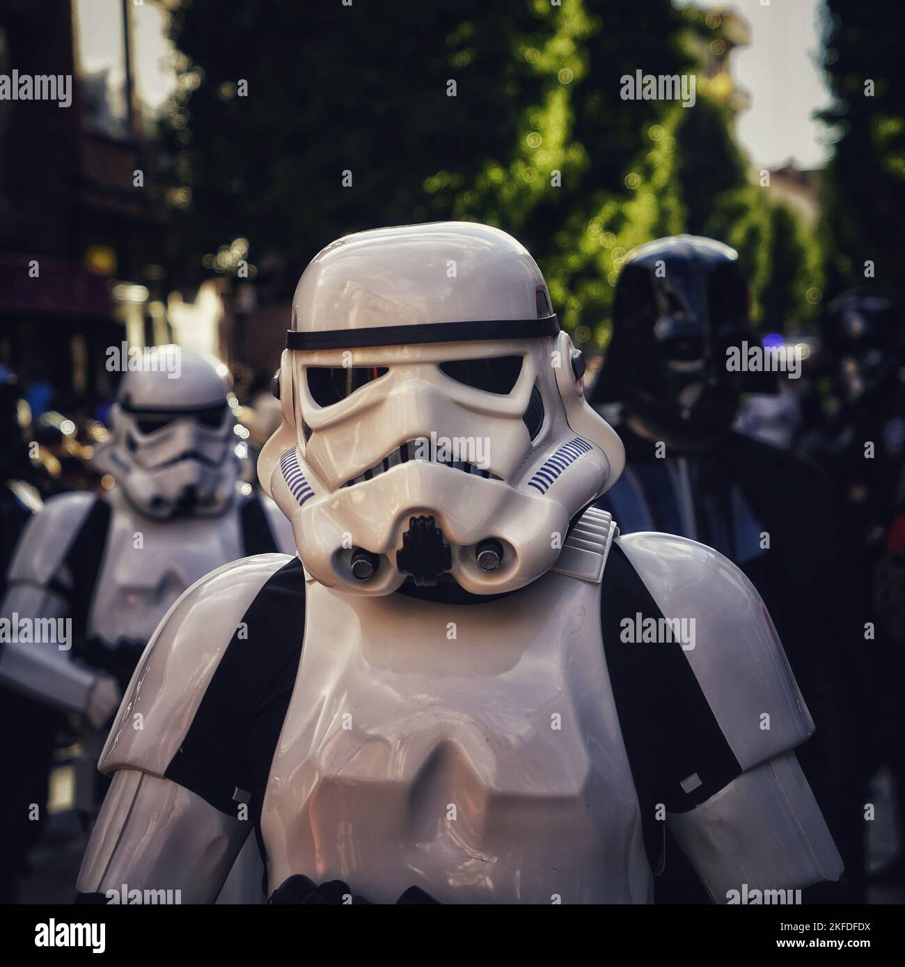 Un gros plan d'un stormtrooper à un festival de fantaisie Fuenlabrada Banque D'Images