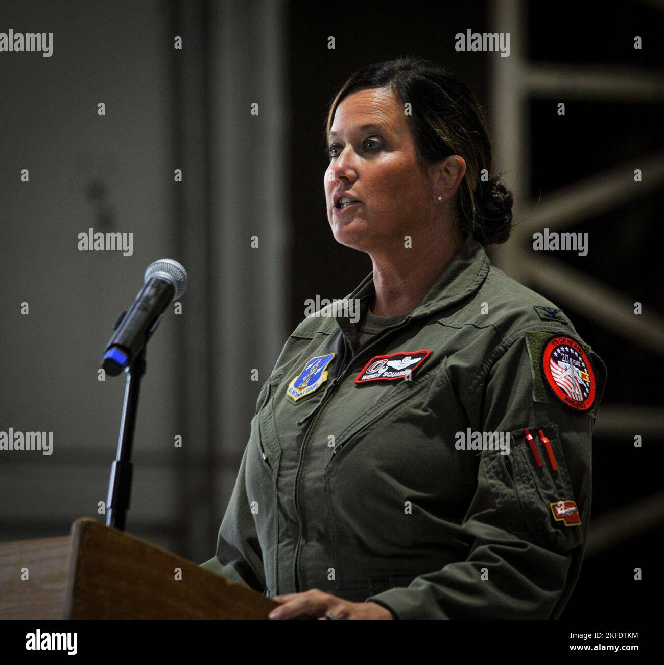 Le colonel Wendy Squarcia, commandant de groupe en 170th, parle lors d'un événement célébrant l'année 20th du groupe 170th à la base aérienne d'Offutt, le 10 septembre 2022. Banque D'Images
