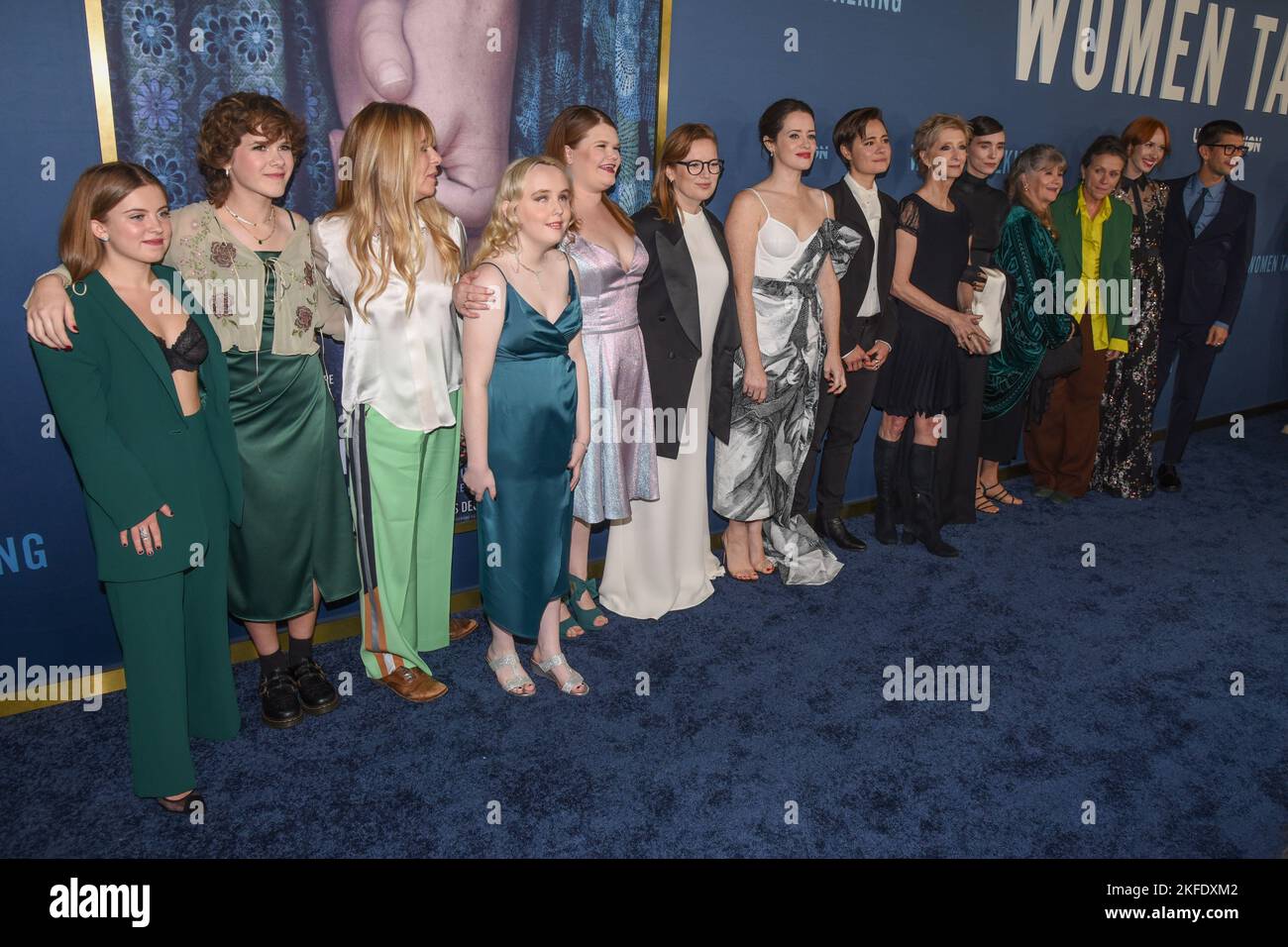 17 novembre 2022 - Los Angeles, Californie - (G-D) Kate Hallett, Liv McNeil, Dede Gardner, Shayla Brown, Michelle McLeod, Sarah Polley, Claire Foy, août hiver, Sheila McCarthy, Rooney Mara, Judith Ivey, Frances McDormand, Kira Guloien et Ben Whishaw. Première de ''Women Talking'' à Los Angeles au Samuel Goldwyn Theatre. (Credit image: © Billy Bennight/AdMedia via ZUMA Press Wire) Banque D'Images