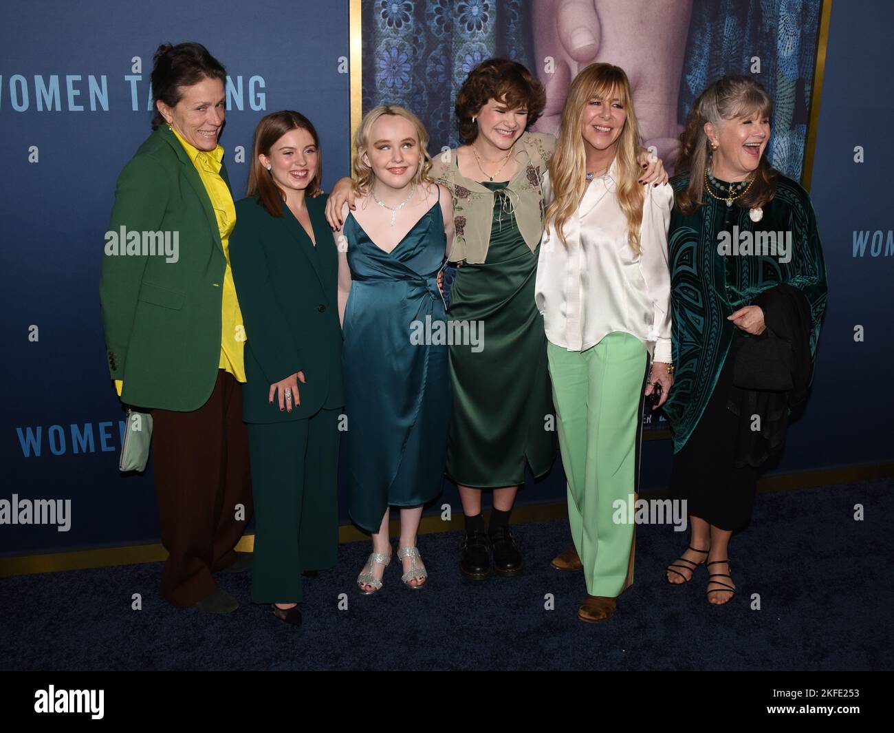 17 novembre 2022, Beverly Hills, Californie, États-Unis: (G-D) Frances McDormand, Kate Hallett, Shayla Brown, Liv McNeil, Dede Gardner et Judith Ivey assister à la première de Los Angeles de ''Women Talking' (image de crédit: © Billy Bennight/ZUMA Press Wire) Banque D'Images