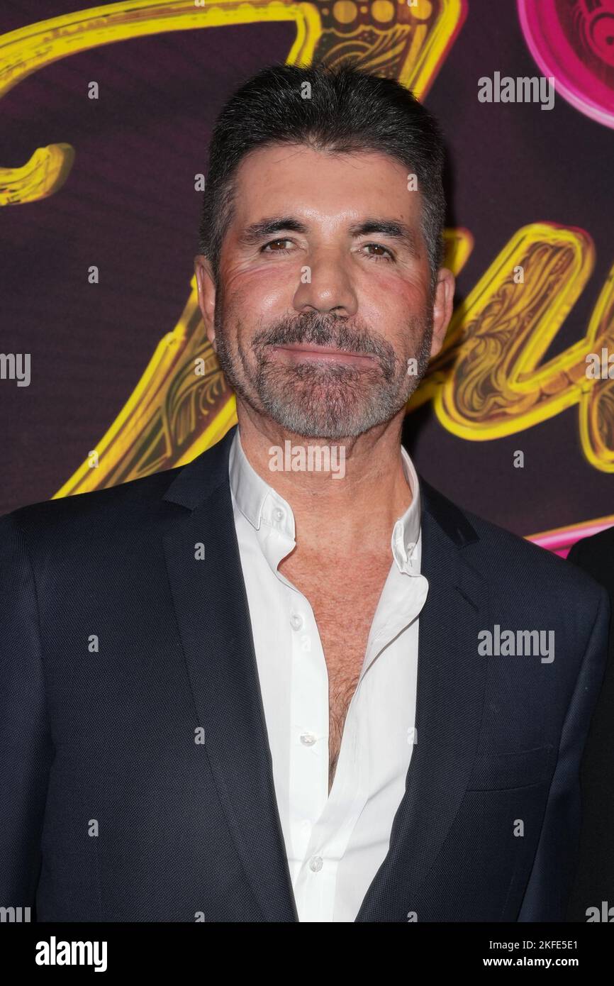 New York, États-Unis. 17th novembre 2022. Simon Cowell et Lauren Silverman assistent à la soirée d'ouverture de Broadway de '& Juliet' au Stephen Sondheim Theatre sur 17 novembre 2022 à New York. (Photo de John Nacion/NurPhoto) Credit: NurPhoto/Alay Live News Banque D'Images