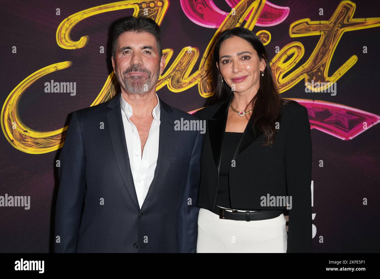 New York, États-Unis. 17th novembre 2022. Simon Cowell et Lauren Silverman assistent à la soirée d'ouverture de Broadway de '& Juliet' au Stephen Sondheim Theatre sur 17 novembre 2022 à New York. (Photo de John Nacion/NurPhoto) Credit: NurPhoto/Alay Live News Banque D'Images