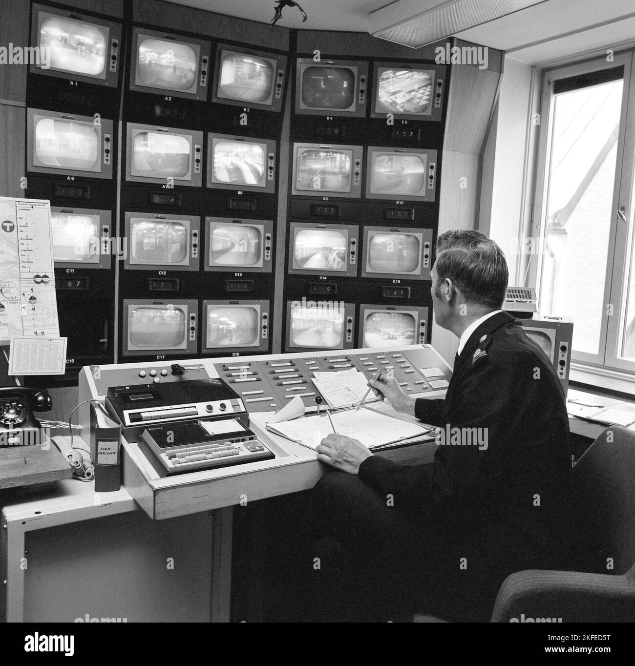 écrans de caméras moniteurs surveillant la sécurité Banque de
