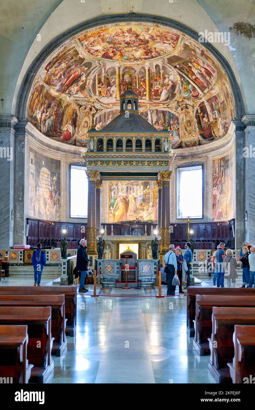 Rome Lazio Italie. San Pietro in Vincoli (Saint Pierre dans les chaînes) est une église catholique romaine. Le plafond est décoré de fresques de Giovanni Battista Parodi Banque D'Images