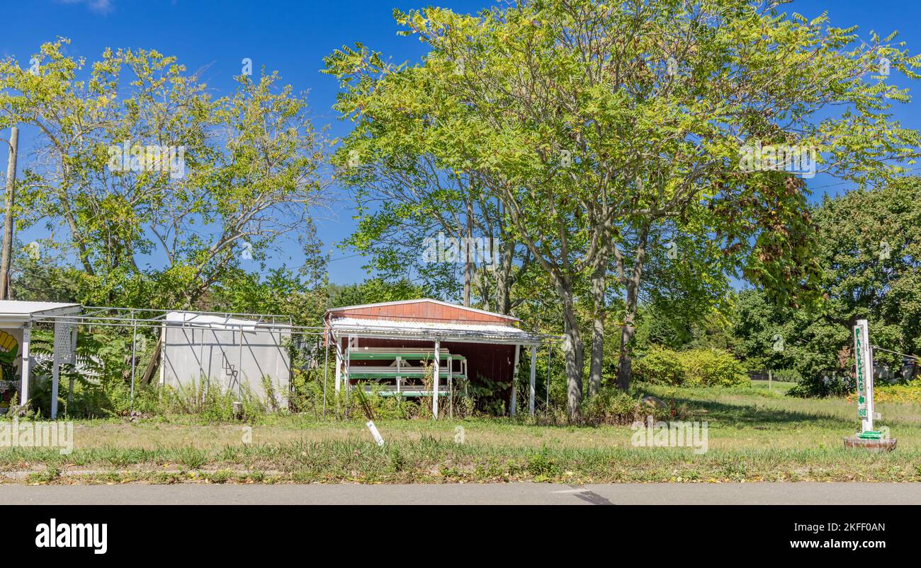 Site abandonné de l'ancien marché Hay Ground à Bridgehampton, NY Banque D'Images