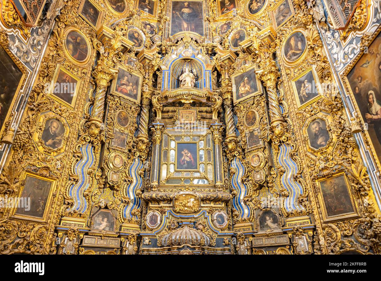 Retable à l'intérieur de l'église de San Luis de los Franceses d'architecture baroque du 18th siècle dans le HIS Banque D'Images