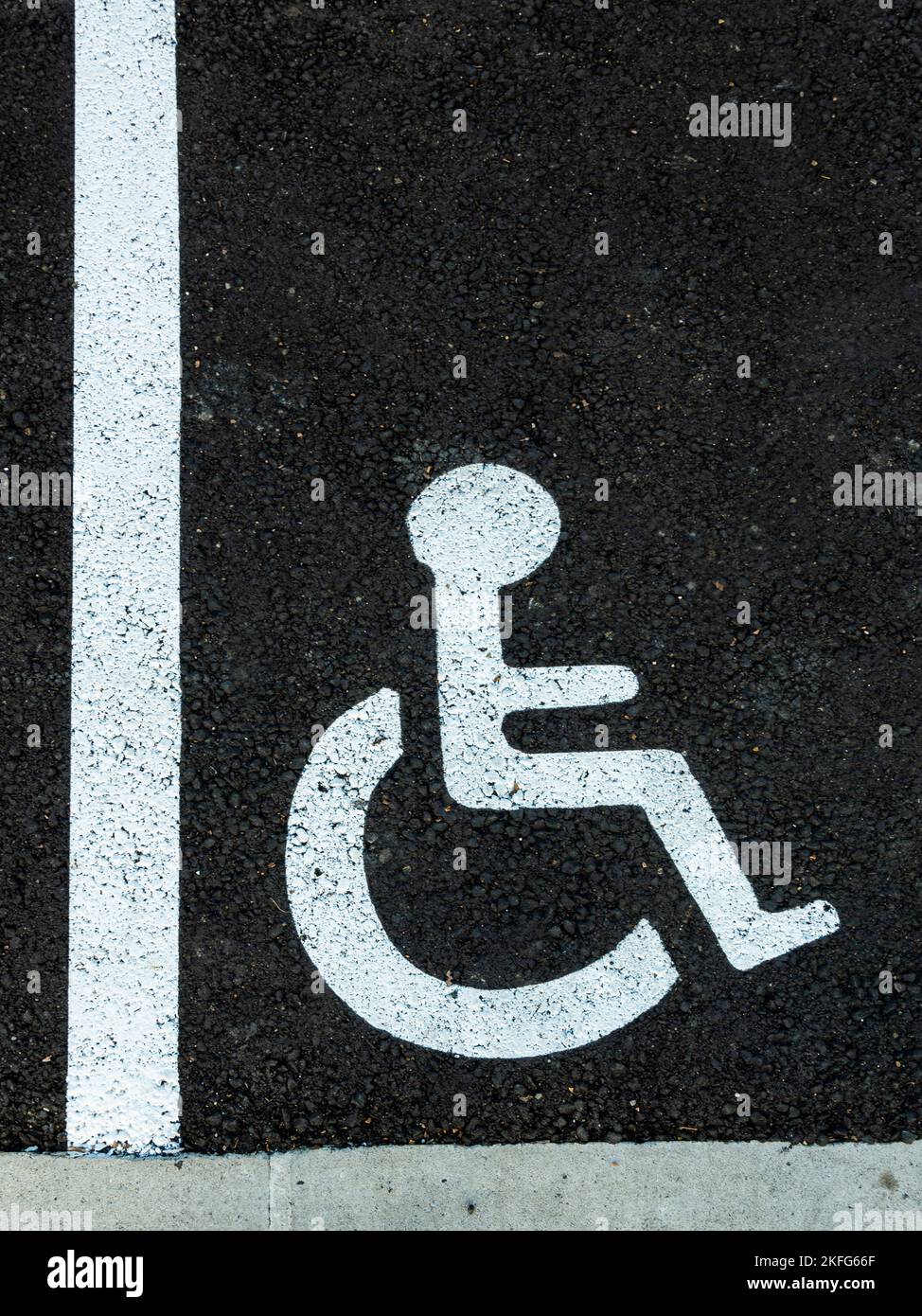 Marquage au sol d'un placement pour personne handicapée Banque D'Images