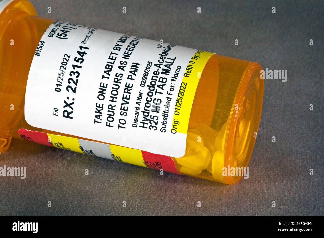 Un contenant d'hydrocodine, le analgésique opioïde addicting prescrit par de nombreux médecins. Beaucoup de gens sont devenus dépendants et beaucoup d'autres sont morts fr Banque D'Images